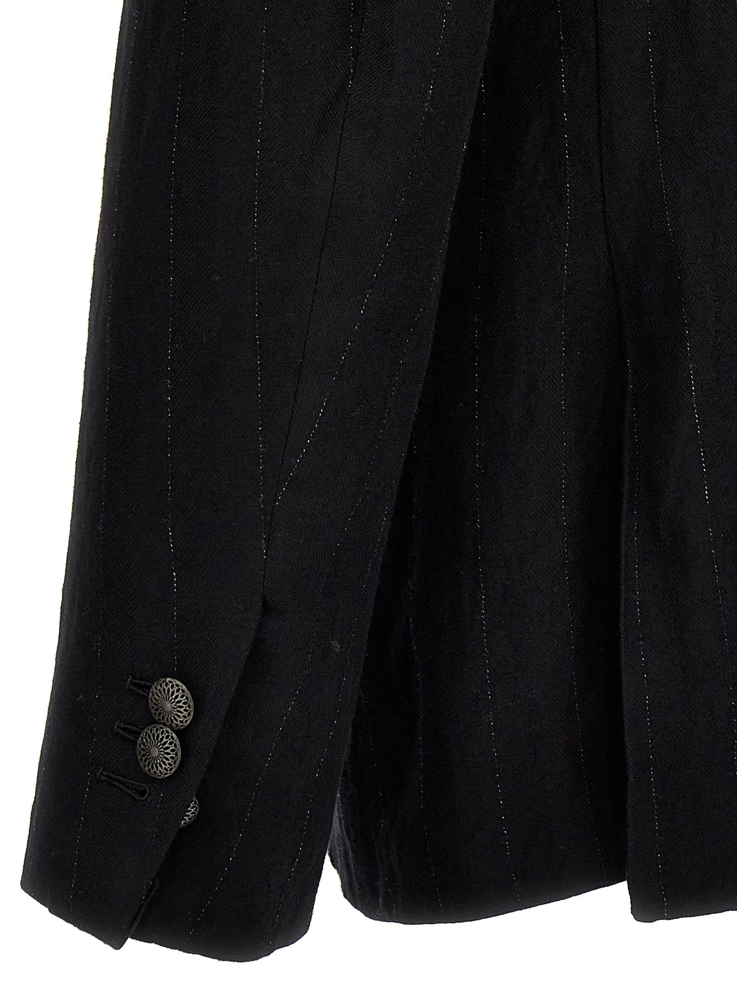 Blazer by MAURIZIO MIRI for men in metallized fiber wool & cotton black presents a distinguished silhouette, detailed with a distinguished and distinctive for a truly sophisticated finish.
