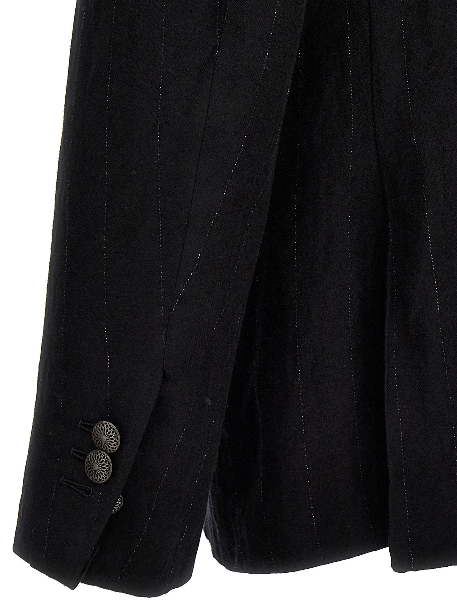 Blazer by MAURIZIO MIRI for men in metallized fiber wool & cotton black presents a distinguished silhouette, detailed with a distinguished and distinctive for a truly sophisticated finish.