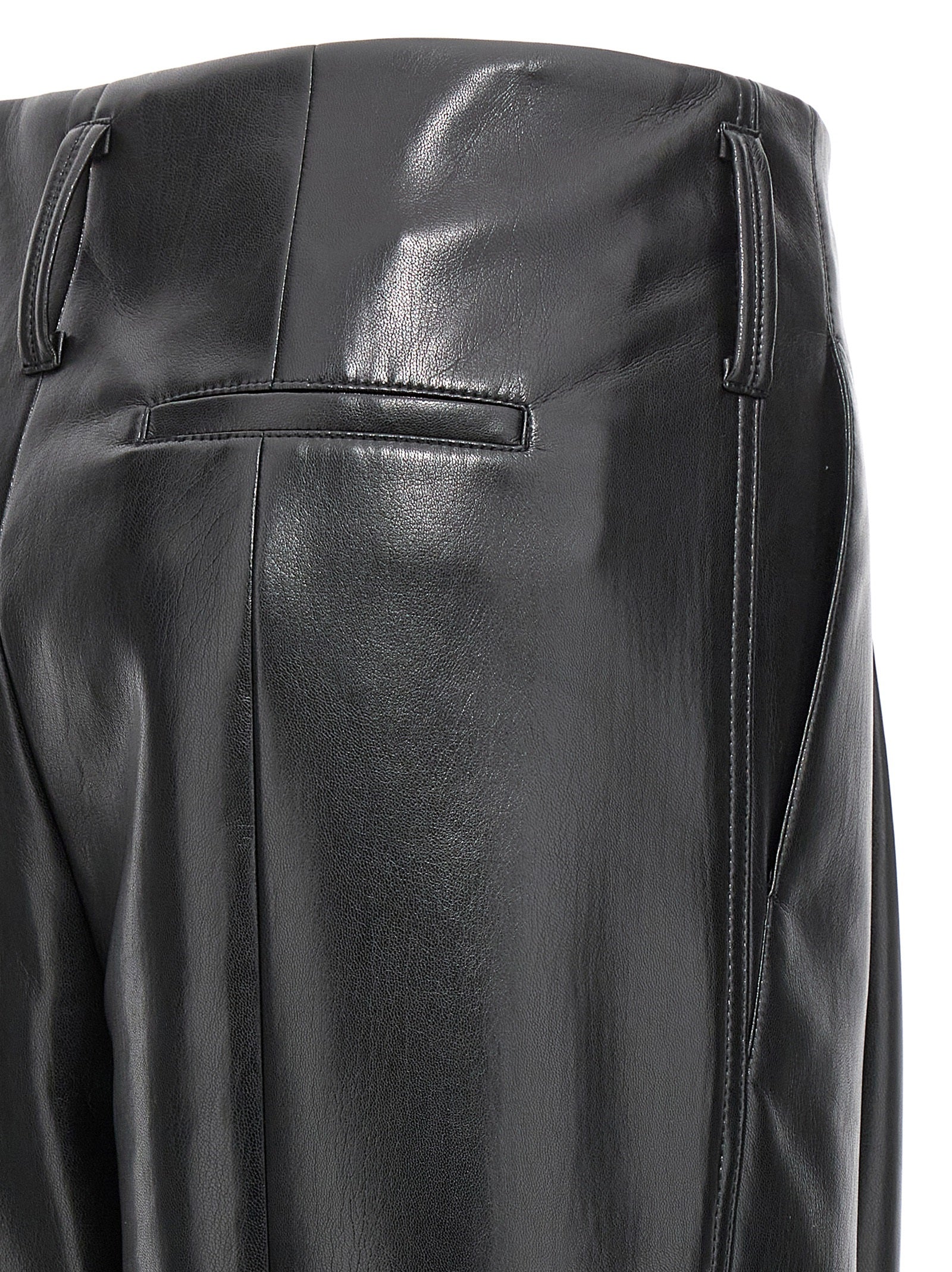 Trousers by Philosophy for women in polyester faux leather black presents a perennial silhouette, meticulously tailored with a straight-leg cut, long finish, and an elegant high rise.