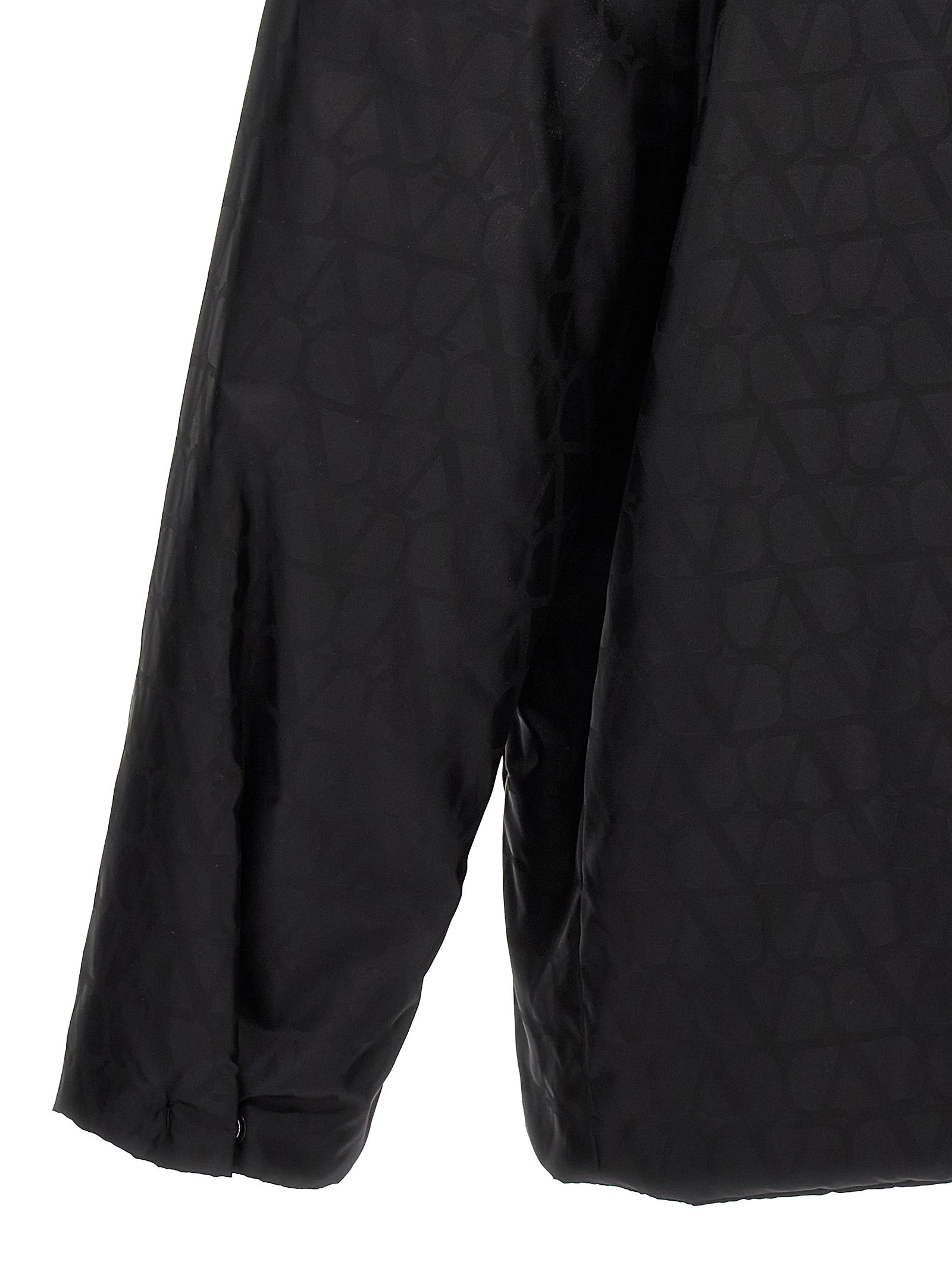 Jacket by Valentino Garavani for men in nylon black, patterned, toile & signature presents a authentic silhouette, artfully detailed with a authentic and functional pockets & insulated for a premium authentic finish.