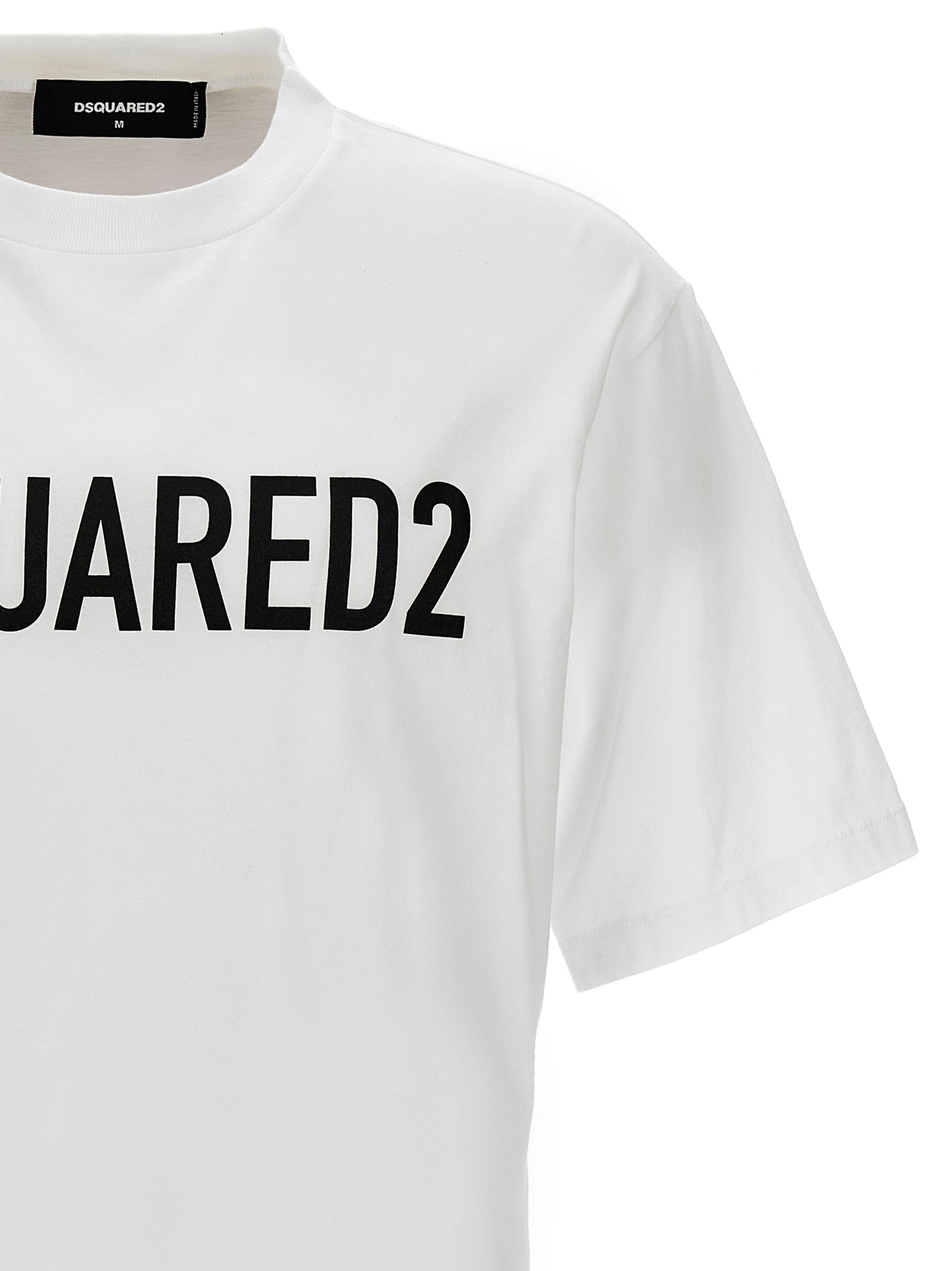 T-Shirt by Dsquared² for men in cotton bicolour, black, white & print features an edgy silhouette, meticulously detailed with a sophisticated and crew neckline for a truly edgy finish.