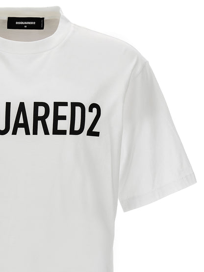 T-Shirt by Dsquared² for men in cotton bicolour, black, white & print features an edgy silhouette, meticulously detailed with a sophisticated and crew neckline for a truly edgy finish.