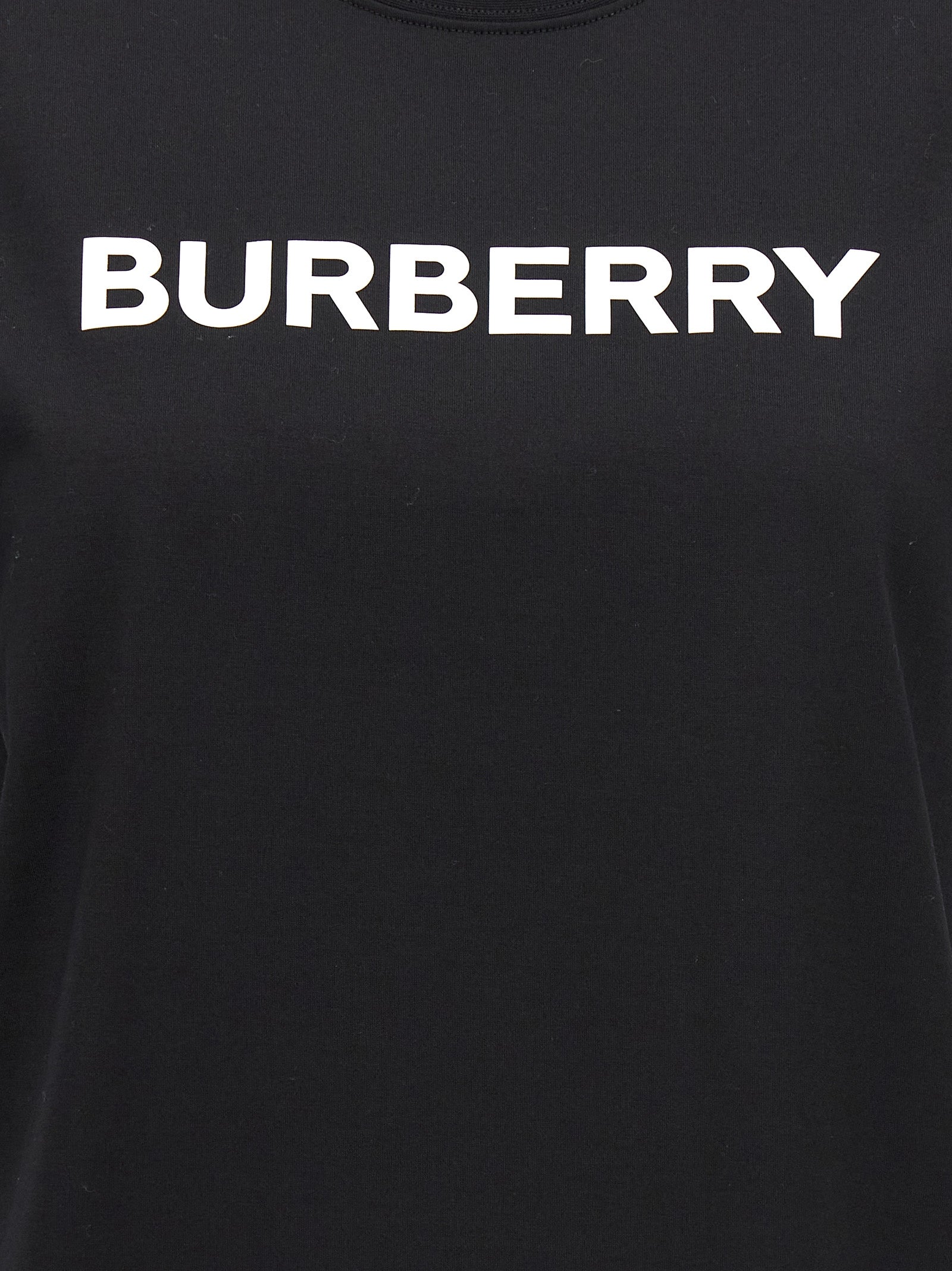 T-Shirt by Burberry for women in cotton bicolour, black, white & print showcases a dramatic silhouette, elegantly detailed with a dramatic and for a truly dramatic finish.