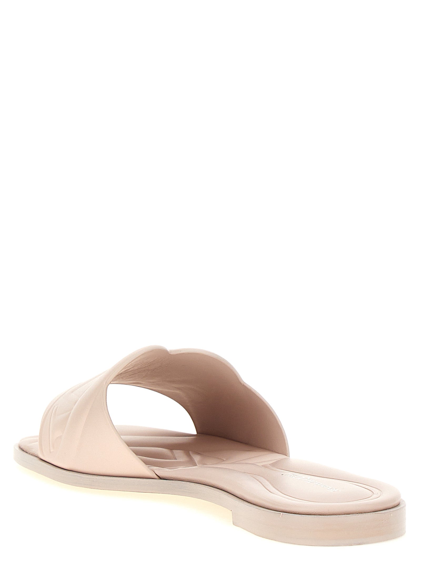 Sliders Sandals Flat Shoes by Alexander McQueen for women in calfskin leather multicolor & pink showcases a enchanting silhouette as part of the Aren Women's Calfskin Leather Sliders Sandals Flat Shoes collection, defined by a enchanting and for a enchanting look.