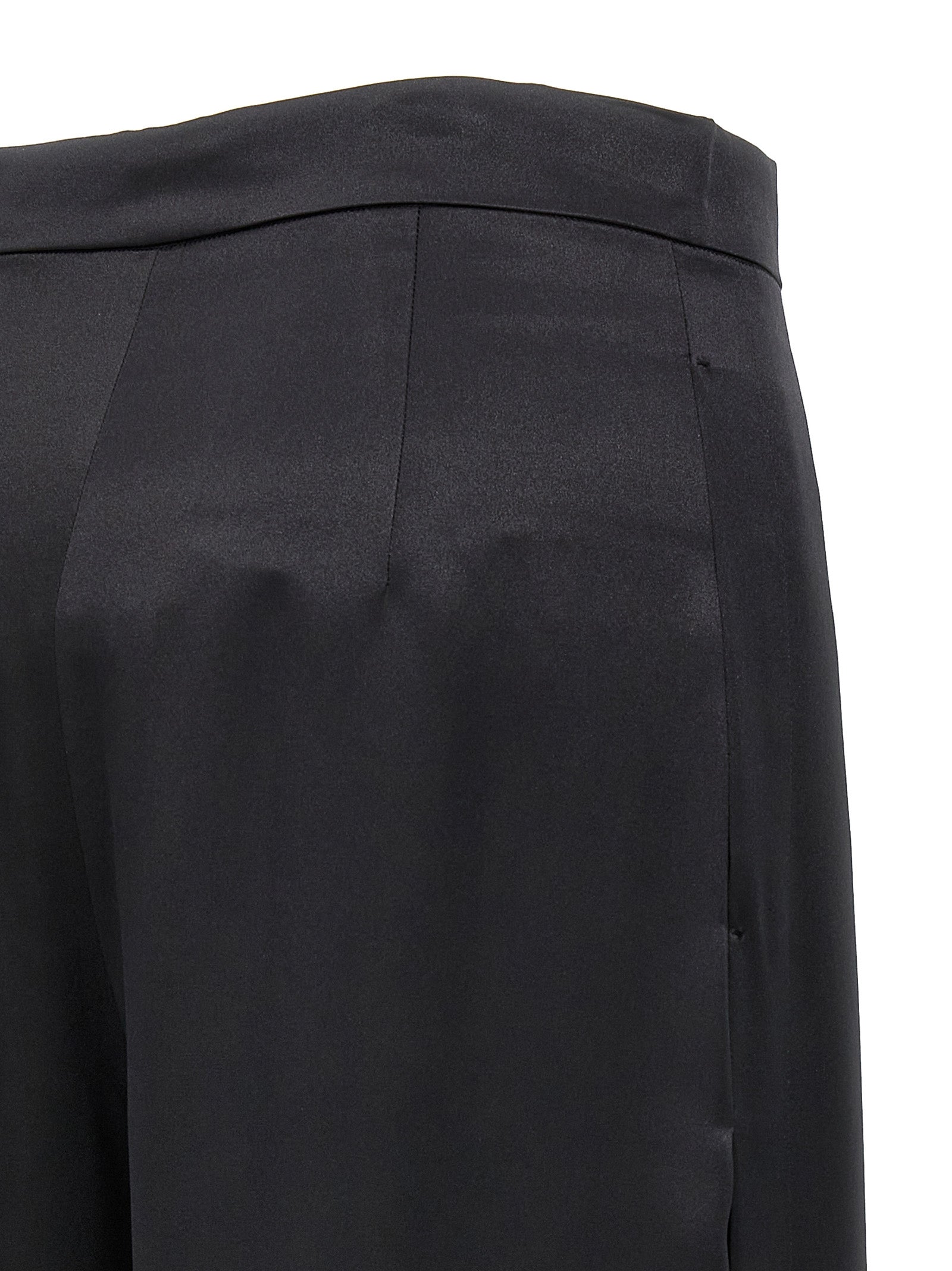 Casual Pants by Max Mara for women in silk black features an sophisticated and with a precise long, creating a sophisticated and sophisticated silhouette.