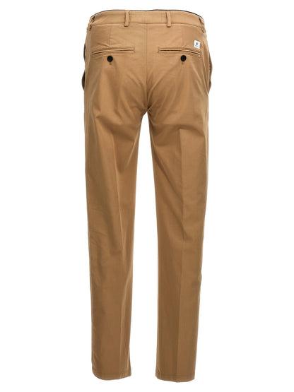 Casual Pants by Department 5 for men in stretch cotton beige features an sophisticated and relaxed-fit with a precise long, creating a sophisticated and sophisticated silhouette.