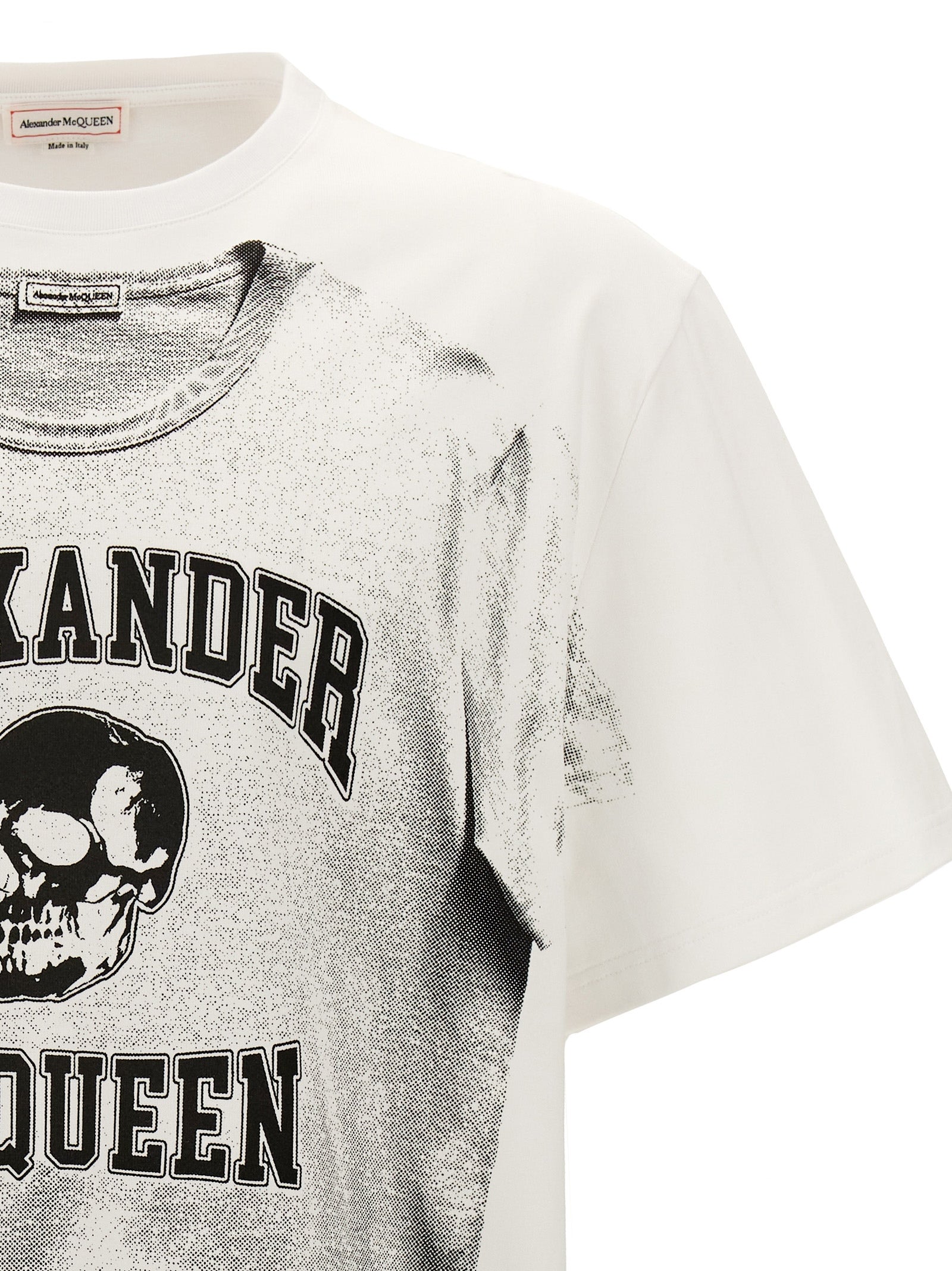 T-Shirt by Alexander McQueen for men in cotton bicolour, black, white & print features an edgy silhouette, meticulously detailed with a sophisticated and crew neckline for a truly edgy finish.