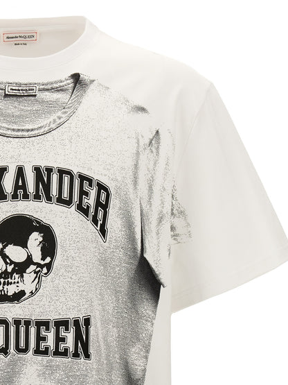 T-Shirt by Alexander McQueen for men in cotton bicolour, black, white & print features an edgy silhouette, meticulously detailed with a sophisticated and crew neckline for a truly edgy finish.