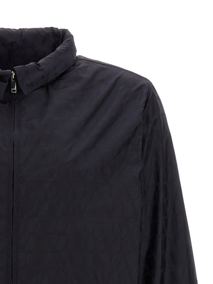 Hooded Windbreaker Jacket by Valentino Garavani for men in nylon blue & toile features an enduring silhouette, showcasing technical pockets, hooded & windproof and a sophisticated hooded neckline for a truly enduring aesthetic.