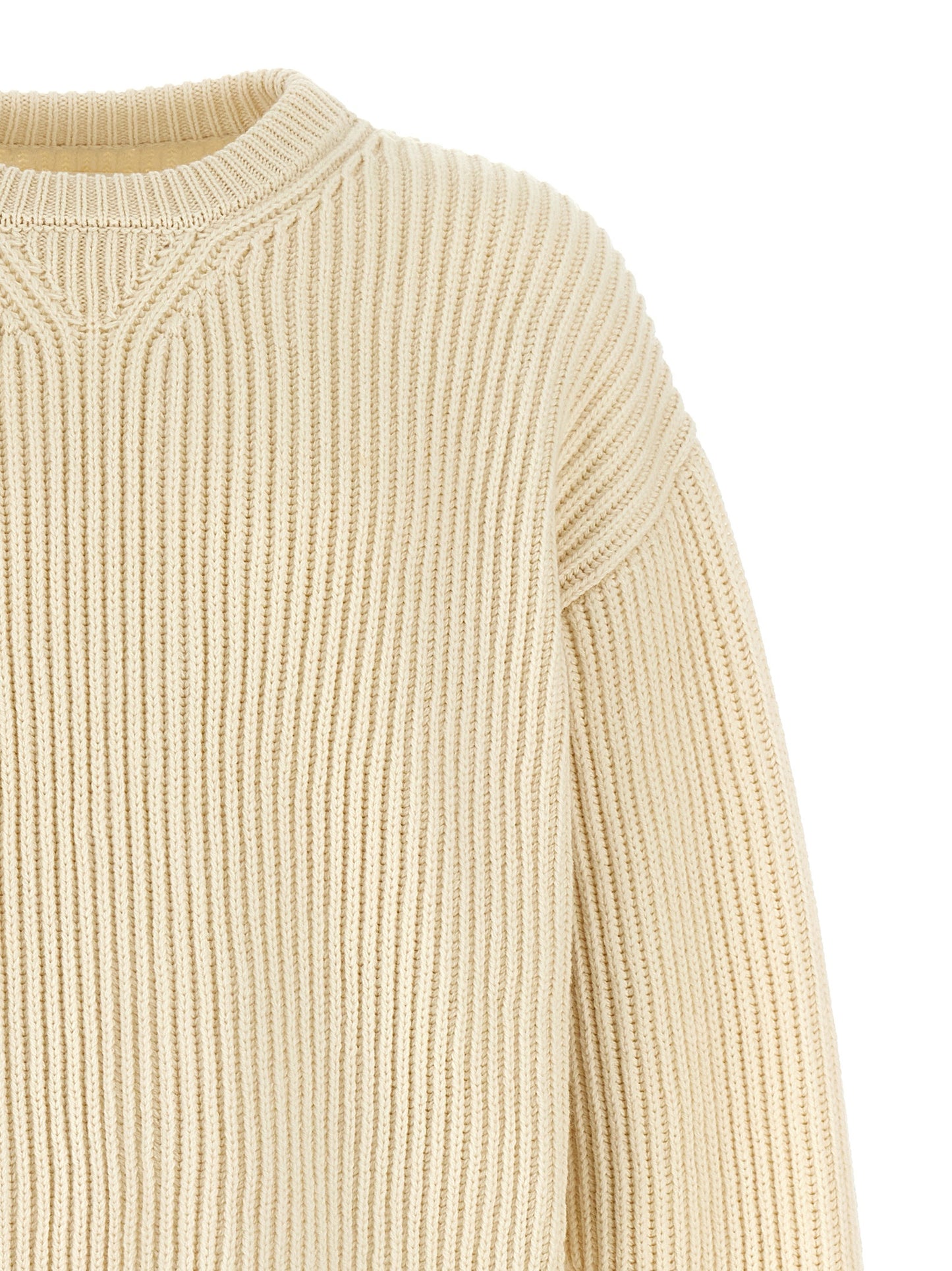 Cardigan by Jil Sander for men in wool white showcases a luxurious silhouette, meticulously detailed with a sophisticated and for a refined finish.