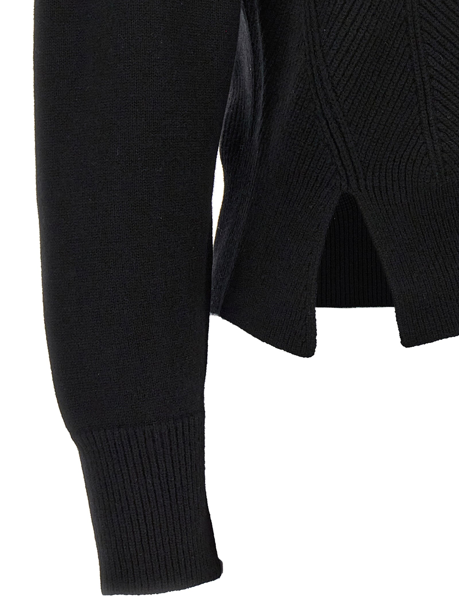 Top by Alexander McQueen for women in cashmere black & chevron features an sumptuous silhouette, showcasing a sophisticated and sumptuous for a refined look.