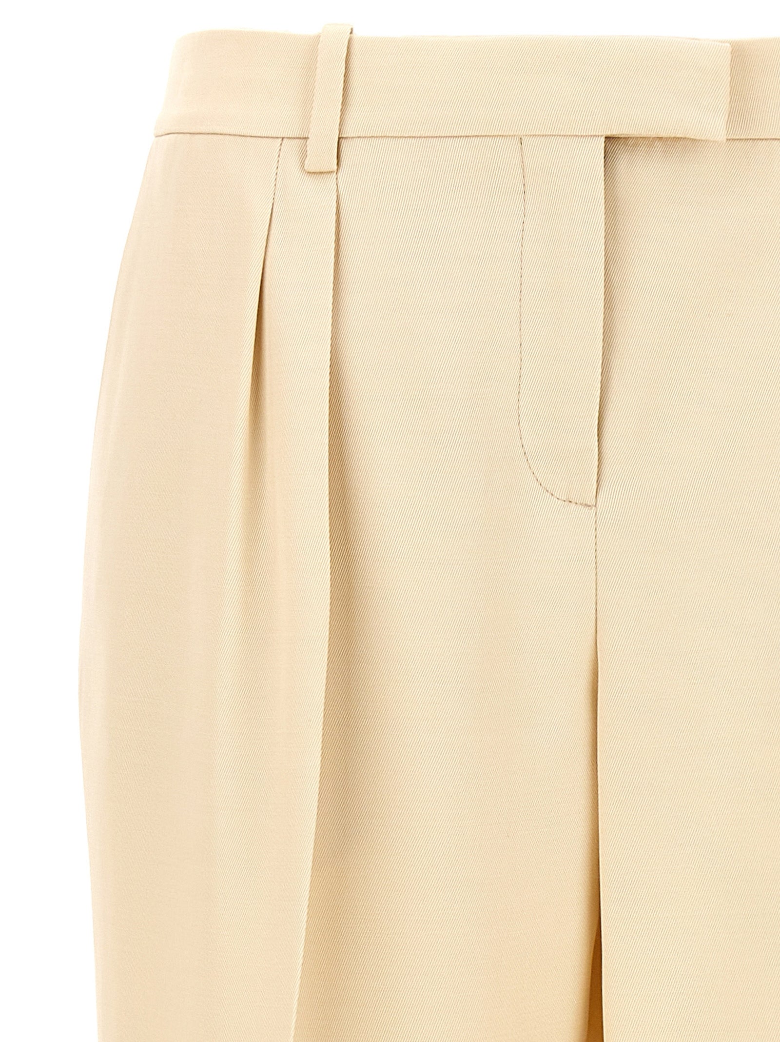 Trousers by Tom Ford for women in wool & silk beige features a tailored silhouette with a tailored , defined by its long and a sophisticated .