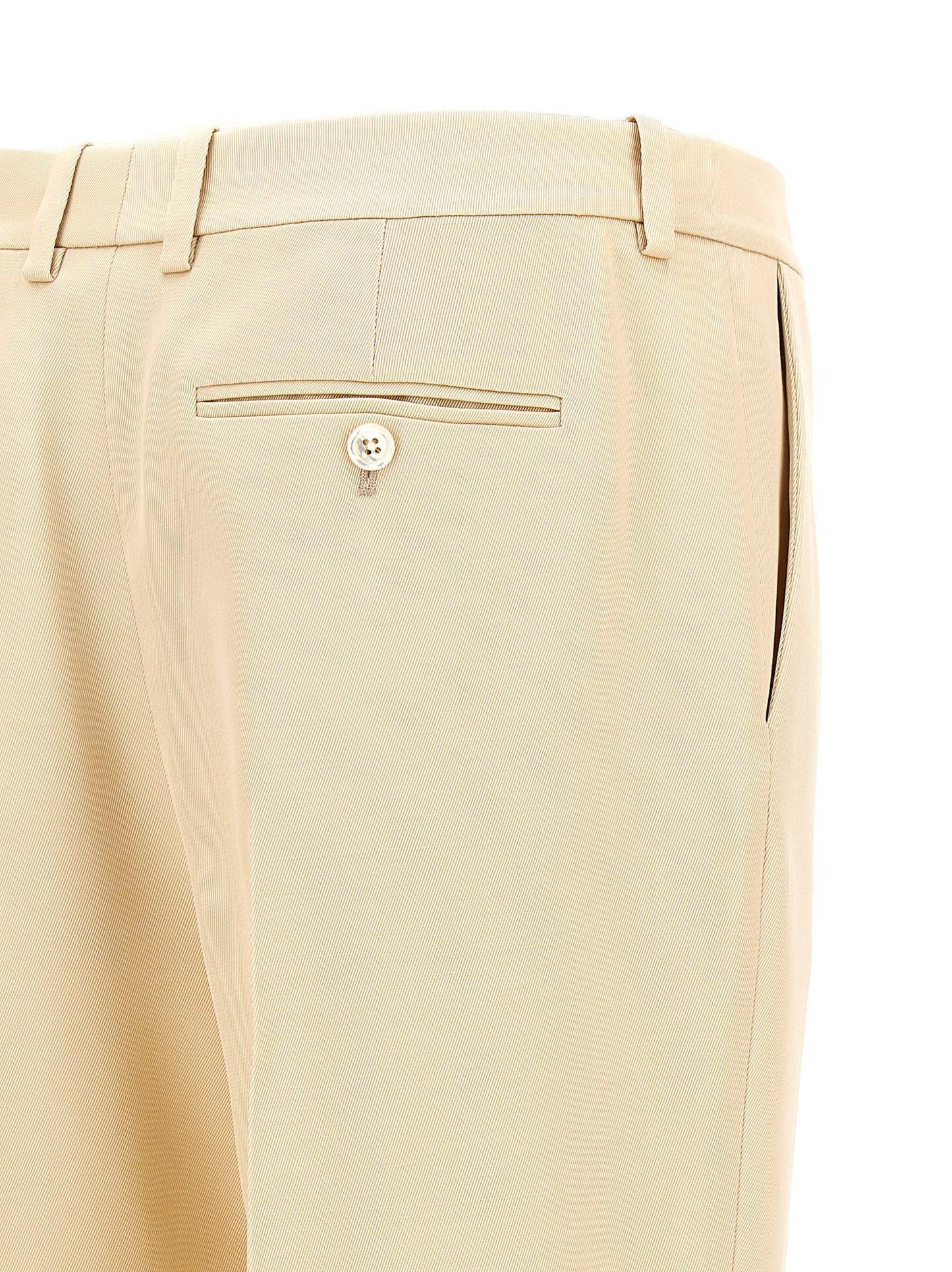 Trousers by Tom Ford for women in wool & silk beige presents a smart silhouette, meticulously detailed with a smart , a smart long, and a smart .