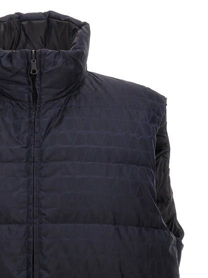 Vest by Valentino Garavani for men in polyamide multicolor & toile showcases a utilitarian silhouette, artfully incorporating pockets & windproof and a utilitarian for a truly utilitarian finish.