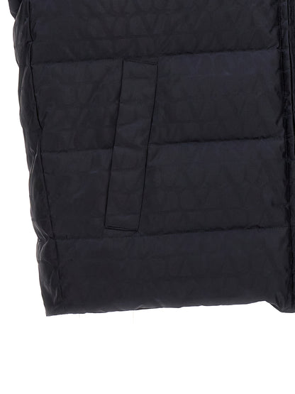 Vest by Valentino Garavani for men in polyamide multicolor & toile features a chic silhouette, expertly detailed with a refined and premium pockets & windproof for a truly chic look.