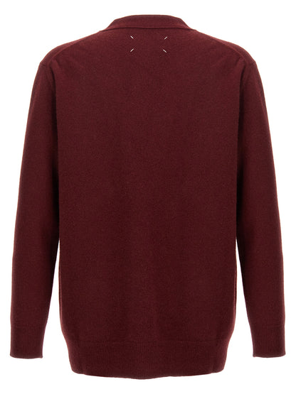 Cardigan by Maison Margiela for men in wool bordeaux features an crisp silhouette, showcasing a sophisticated and detail for a truly crisp finish.