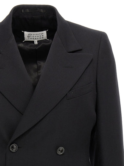 Blazer by Maison Margiela for women in wool black features an stylish silhouette, showcasing a sophisticated and stylish for a truly stylish finish.
