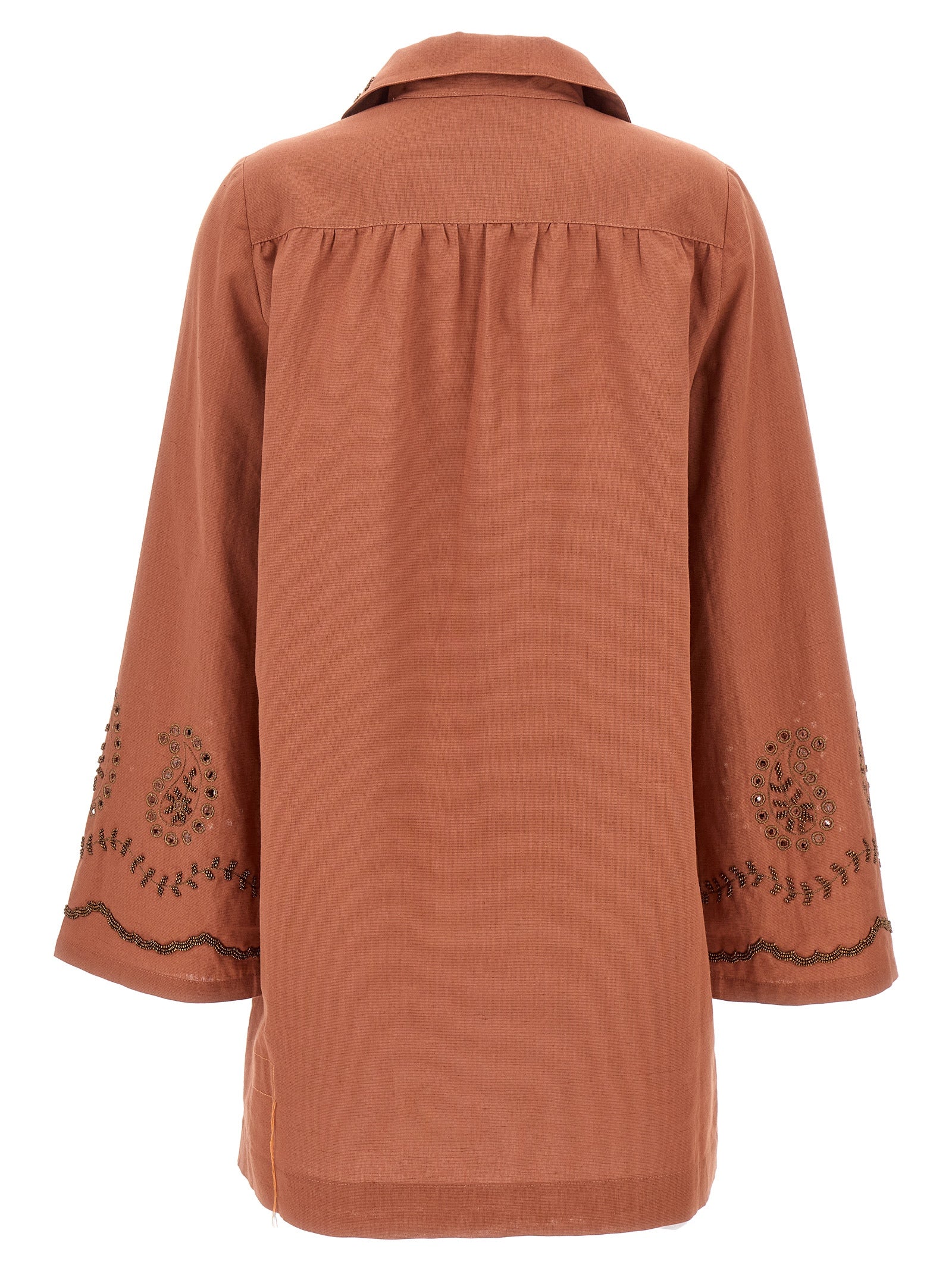 Dress by Fortela for women in cotton bordeaux features an cute silhouette, detailed with a and v-neck neckline that elegantly flows into a cute short.