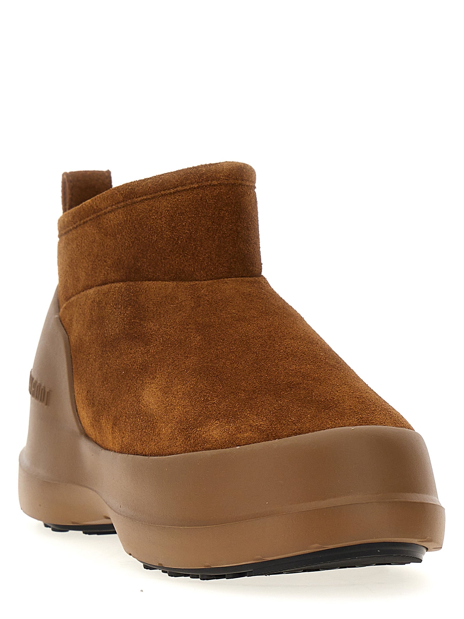 Flat Ankle Winter Boots by Moon Boot for women in bos taurus suede cowhide leather & fur brown features an enchanting design from the Women's Bos Taurus Suede Cowhide Leather & Fur Flat Ankle Winter Boots collection, highlighting a enchanting flat and for a refined look.