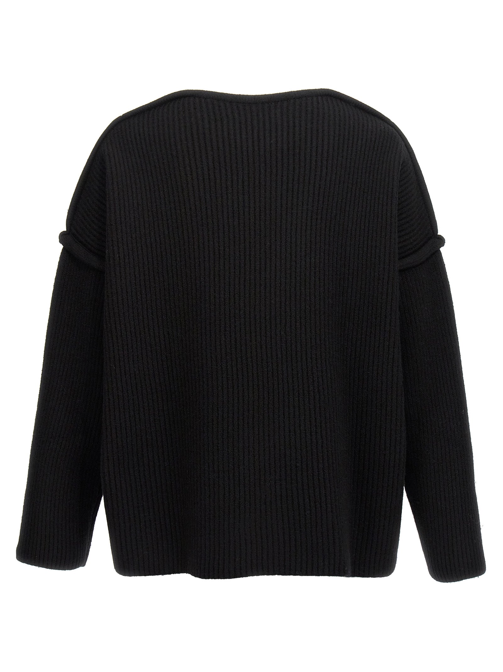 Cardigan by Jil Sander for men in wool black showcases a captivating silhouette, artfully detailed with a captivating and for a truly sophisticated captivating look.