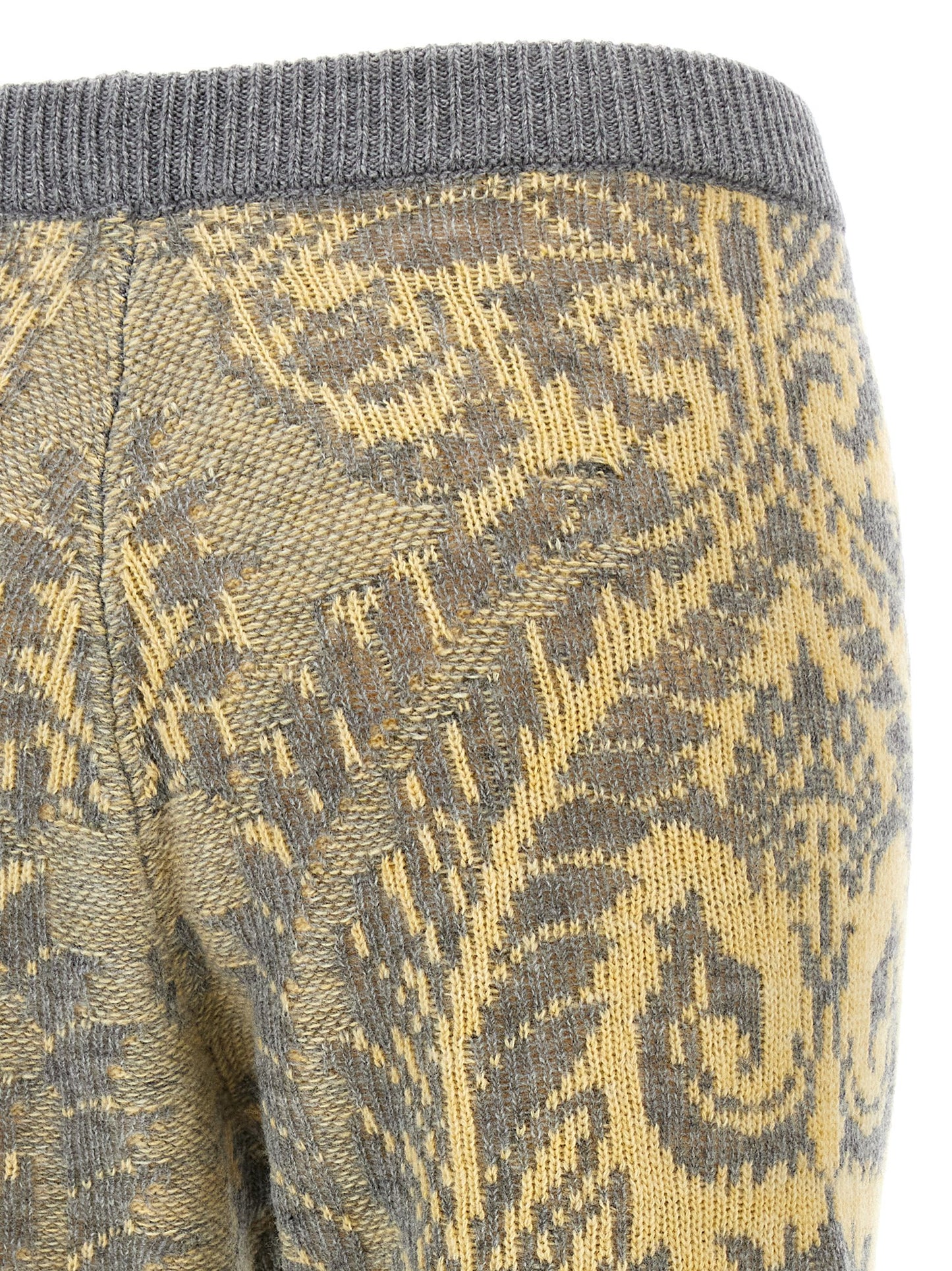 Trousers by Etro for women in wool multicolor, patterned & paisley features an on trend silhouette, showcasing a sophisticated flared with a long and for an on trend finish.