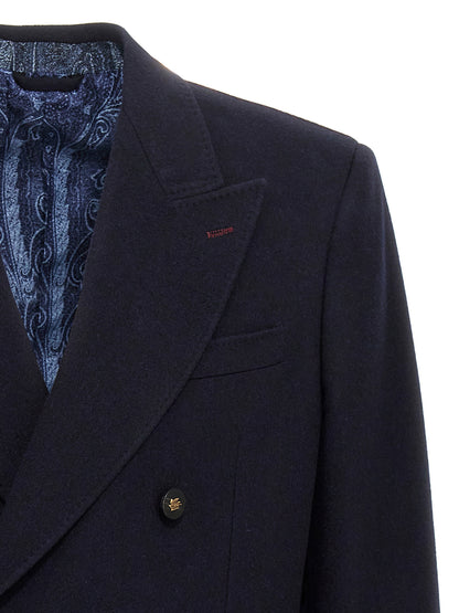 This Blazer by Etro for men in cashmere blue presents a tailored silhouette, meticulously tailored with a tailored and distinctive for a tailored finish.