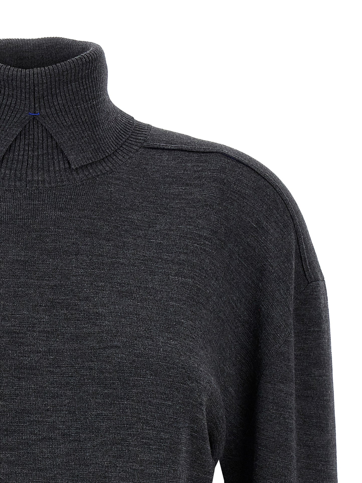 Cardigan by Burberry for women in wool gray showcases a luxurious silhouette, meticulously detailed with a sophisticated high-neck neckline and for a refined finish.