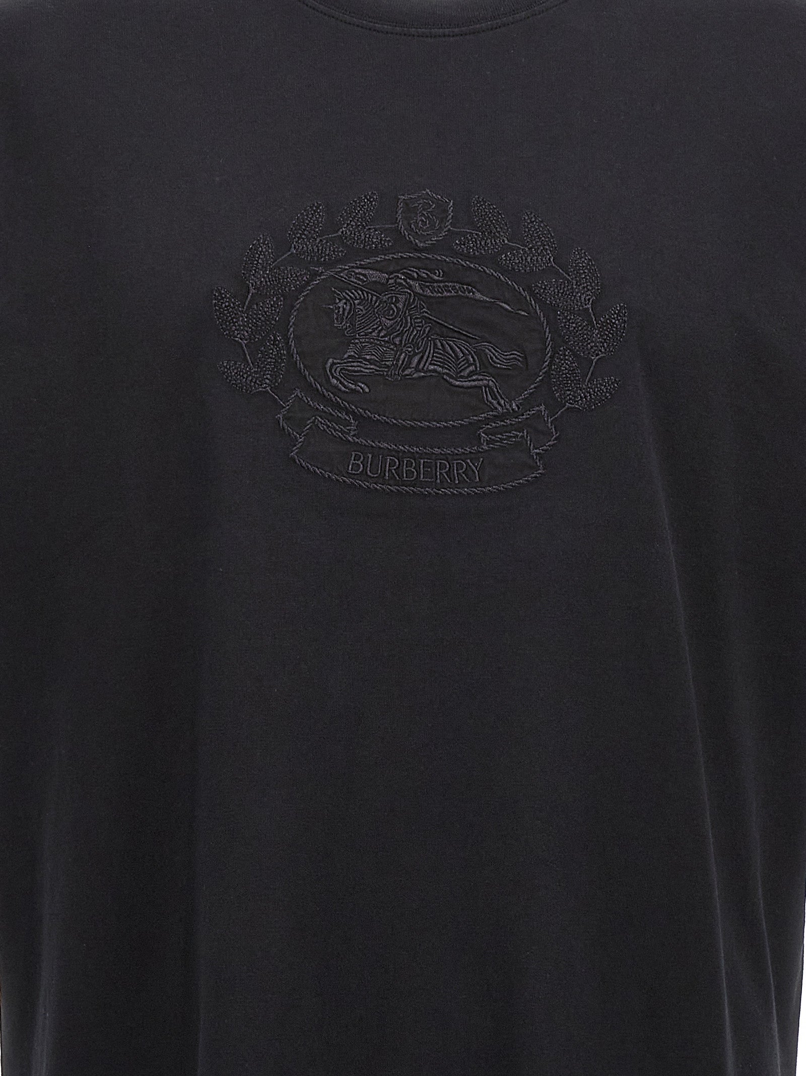 T-Shirt by Burberry for men in cotton black showcases a unassuming silhouette, artfully detailed with a refined crew neckline and unassuming for a sophisticated, contemporary look.