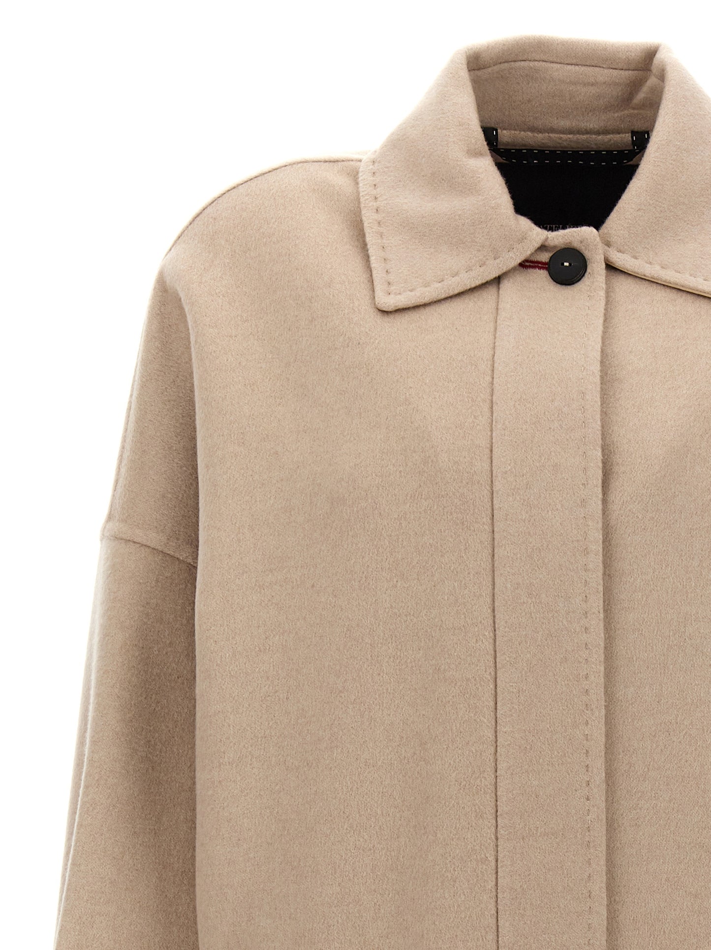 Overcoat by Max Mara for women in cashmere beige showcases a architectural silhouette, artfully detailed with a distinctive and functional pockets for a architectural finish.