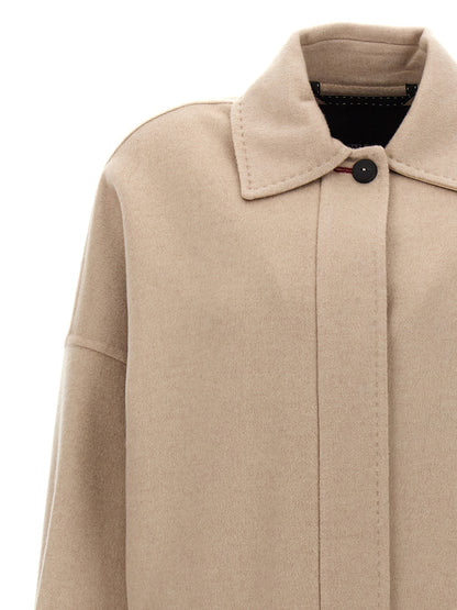 Overcoat by Max Mara for women in cashmere beige showcases a architectural silhouette, artfully detailed with a distinctive and functional pockets for a architectural finish.