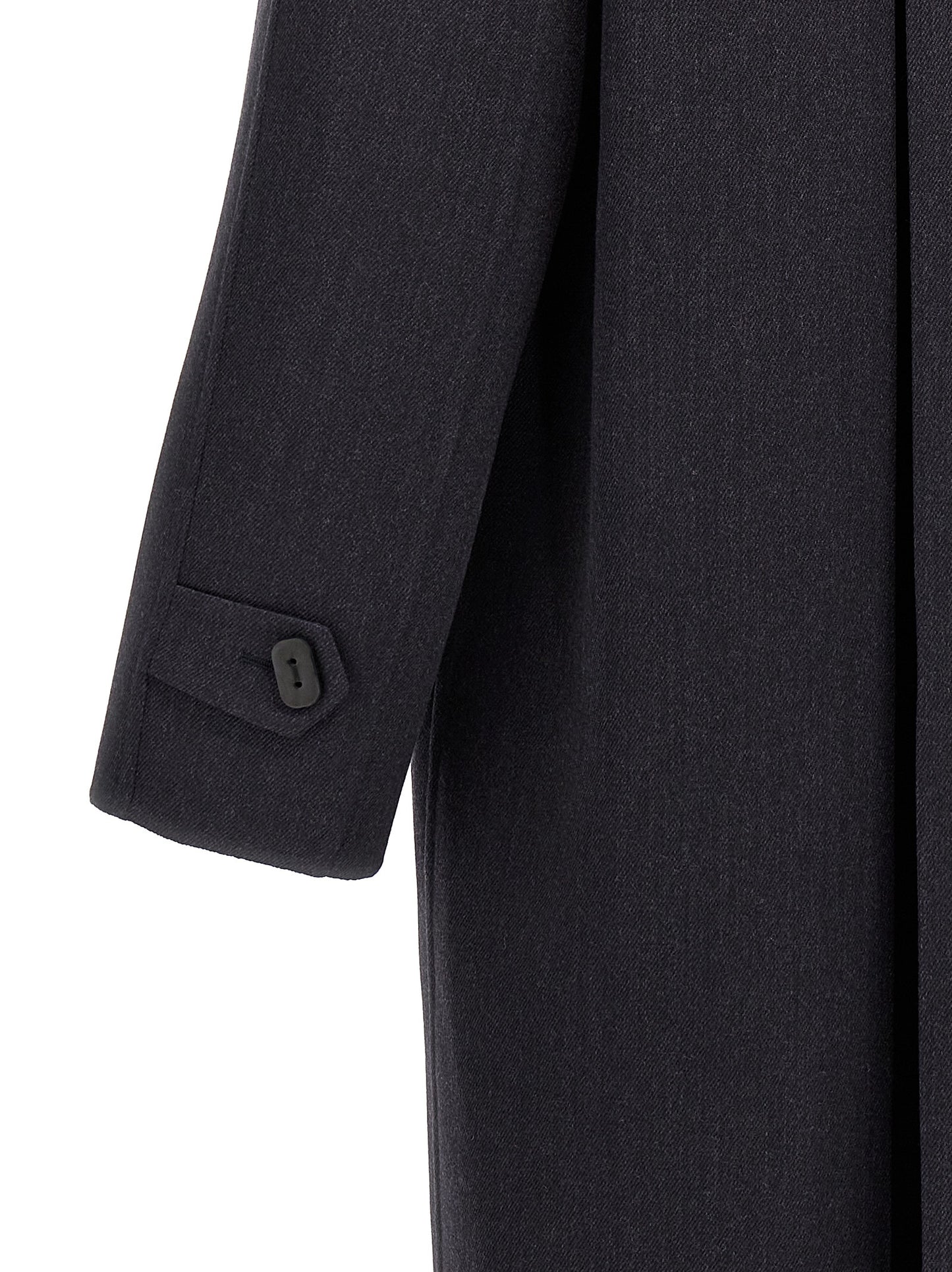 Overcoat by Fendi for men in virgin wool & silk blue & print features a cosy chic silhouette, artfully detailed with a sophisticated and premium pockets for a cosy chic finish.