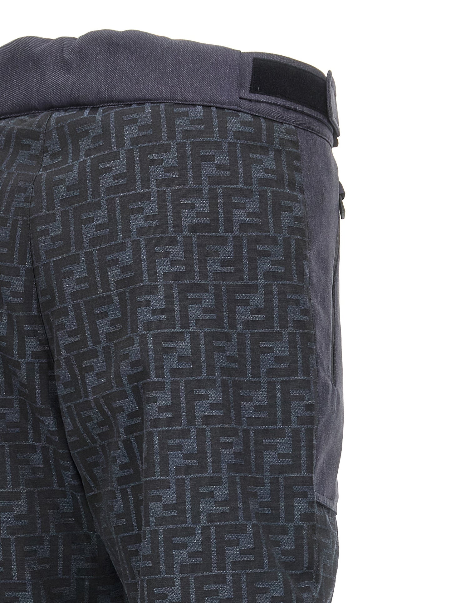 Snow-Ski Pants from Fendi for men in polyamide polyester & denim blue & jacquard features an contemporary design from the City Men's Polyamide Polyester & Denim Snow-Ski Pants collection, highlighting functional for a premium, high-performance look.