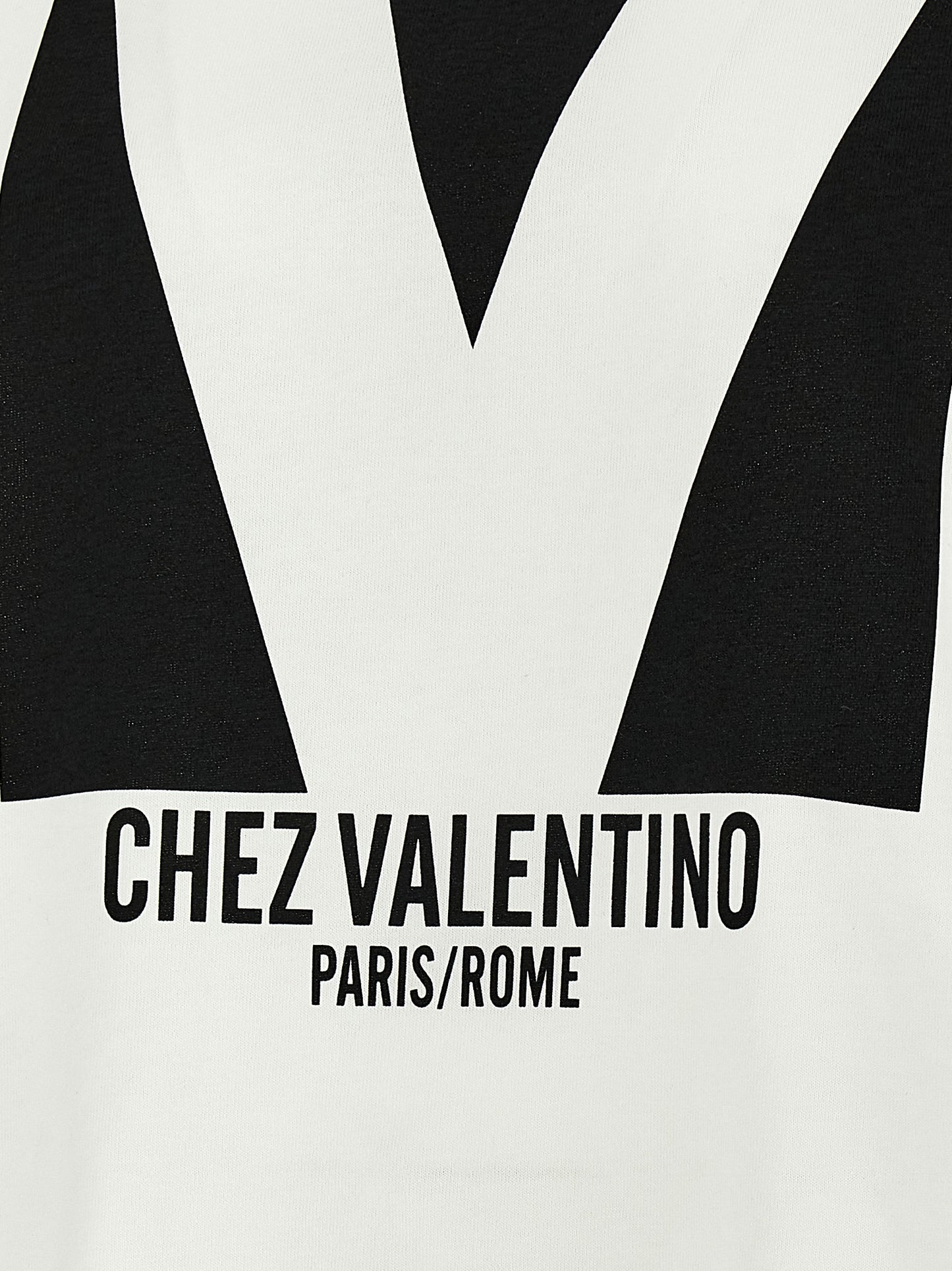 T-Shirt by Valentino Garavani for women in cotton white & print showcases a fashionable silhouette, elegantly detailed with a fashionable and for a sophisticated, high-fashion look.
