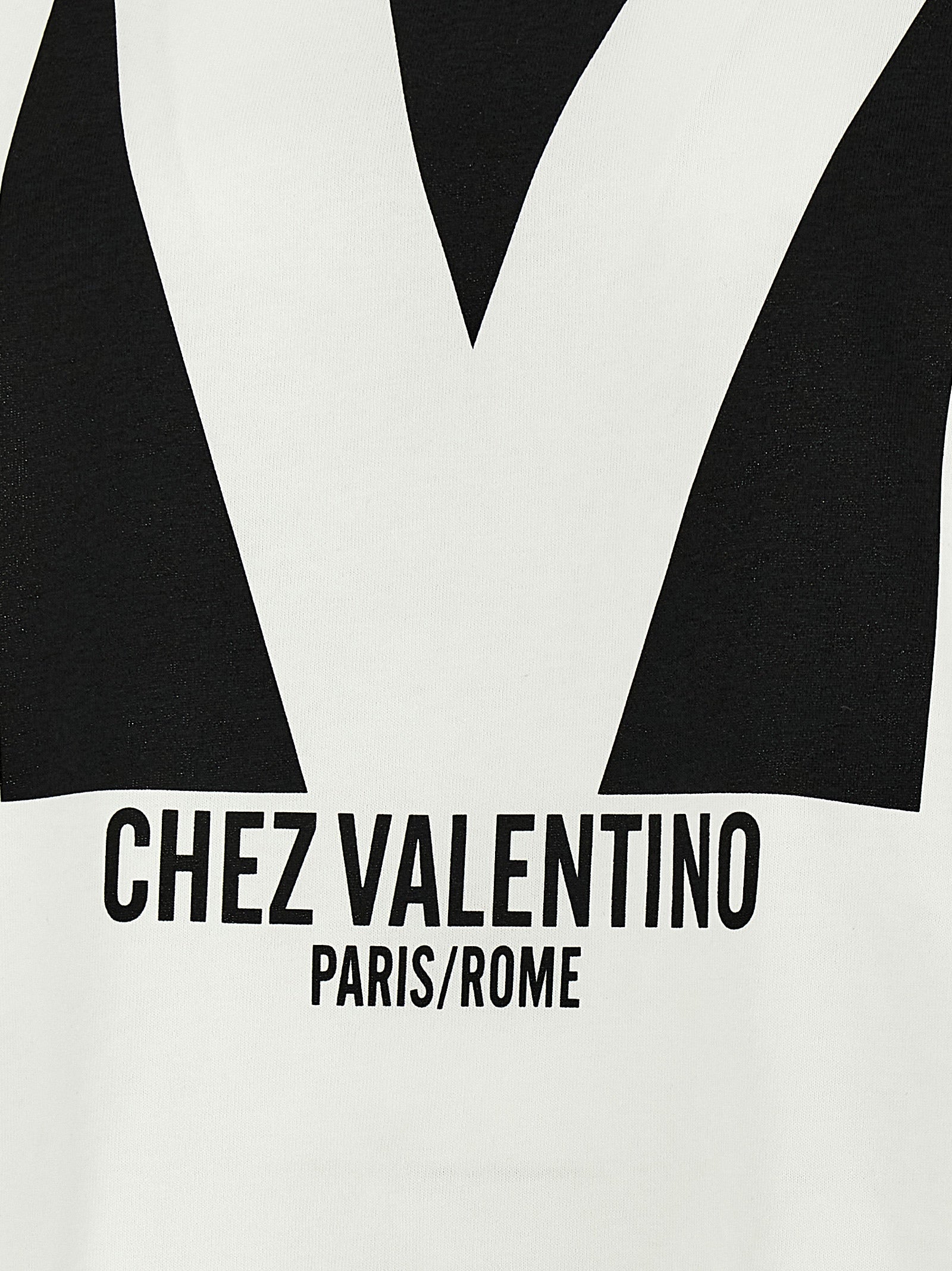 T-Shirt by Valentino Garavani for women in cotton white & print showcases a fashionable silhouette, elegantly detailed with a fashionable and for a sophisticated, high-fashion look.