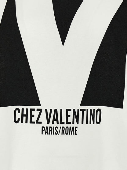 T-Shirt by Valentino Garavani for women in cotton white & print showcases a fashionable silhouette, elegantly detailed with a fashionable and for a sophisticated, high-fashion look.