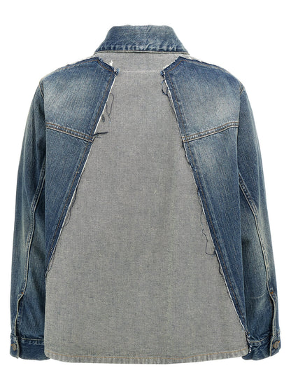This Trucker Jacket by MM6 Maison Margiela for women in denim cotton blue exhibits a edgy silhouette, meticulously detailed with functional pockets and a edgy for a edgy finish.