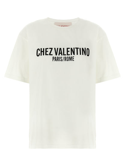 T-Shirt by Valentino Garavani for women in cotton bicolour, black, white & print showcases a unassuming silhouette, artfully detailed with a refined crew neckline and unassuming short-sleeve for a sophisticated, contemporary look.