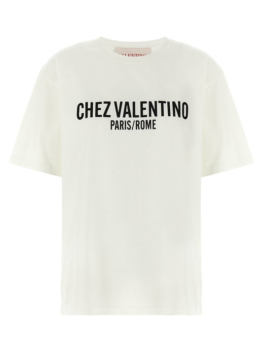 T-Shirt by Valentino Garavani for women in cotton bicolour, black, white & print showcases a unassuming silhouette, artfully detailed with a refined crew neckline and unassuming short-sleeve for a sophisticated, contemporary look.