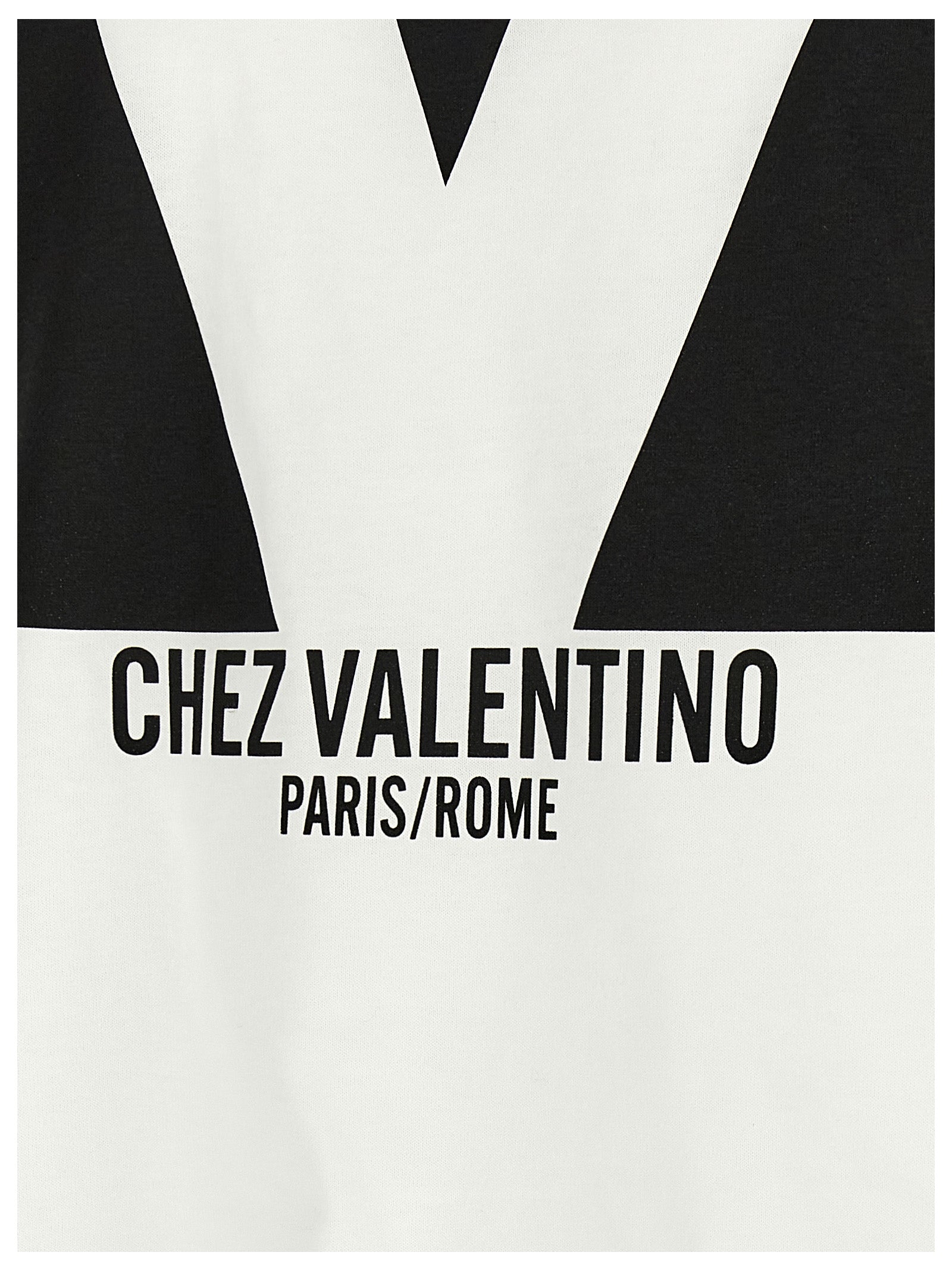 T-Shirt by Valentino Garavani for men in cotton bicolour, black, white & print showcases a chic silhouette, artfully detailed with a chic and for a chic finish.