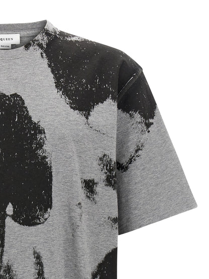 T-Shirt by Alexander McQueen for men in cotton gray & print showcases a dramatic silhouette, elegantly detailed with a dramatic crew neckline and for a truly dramatic finish.