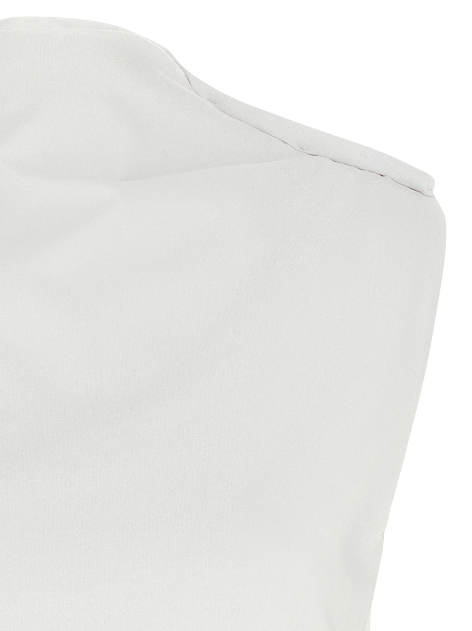 T-Shirt by Armarium for women in stretch cotton white features an edgy silhouette, meticulously detailed with a sophisticated and boat neckline for a truly edgy finish.