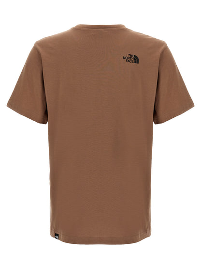 T-Shirt by The North Face for men in cotton polyester brown & print showcases a dramatic silhouette, elegantly detailed with a dramatic crew neckline and for a truly dramatic finish.