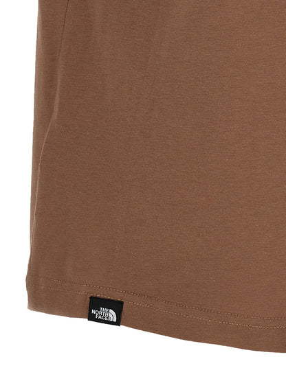 T-Shirt by The North Face for men in cotton polyester brown & print showcases a unassuming silhouette, artfully detailed with a refined and unassuming for a sophisticated, contemporary look.