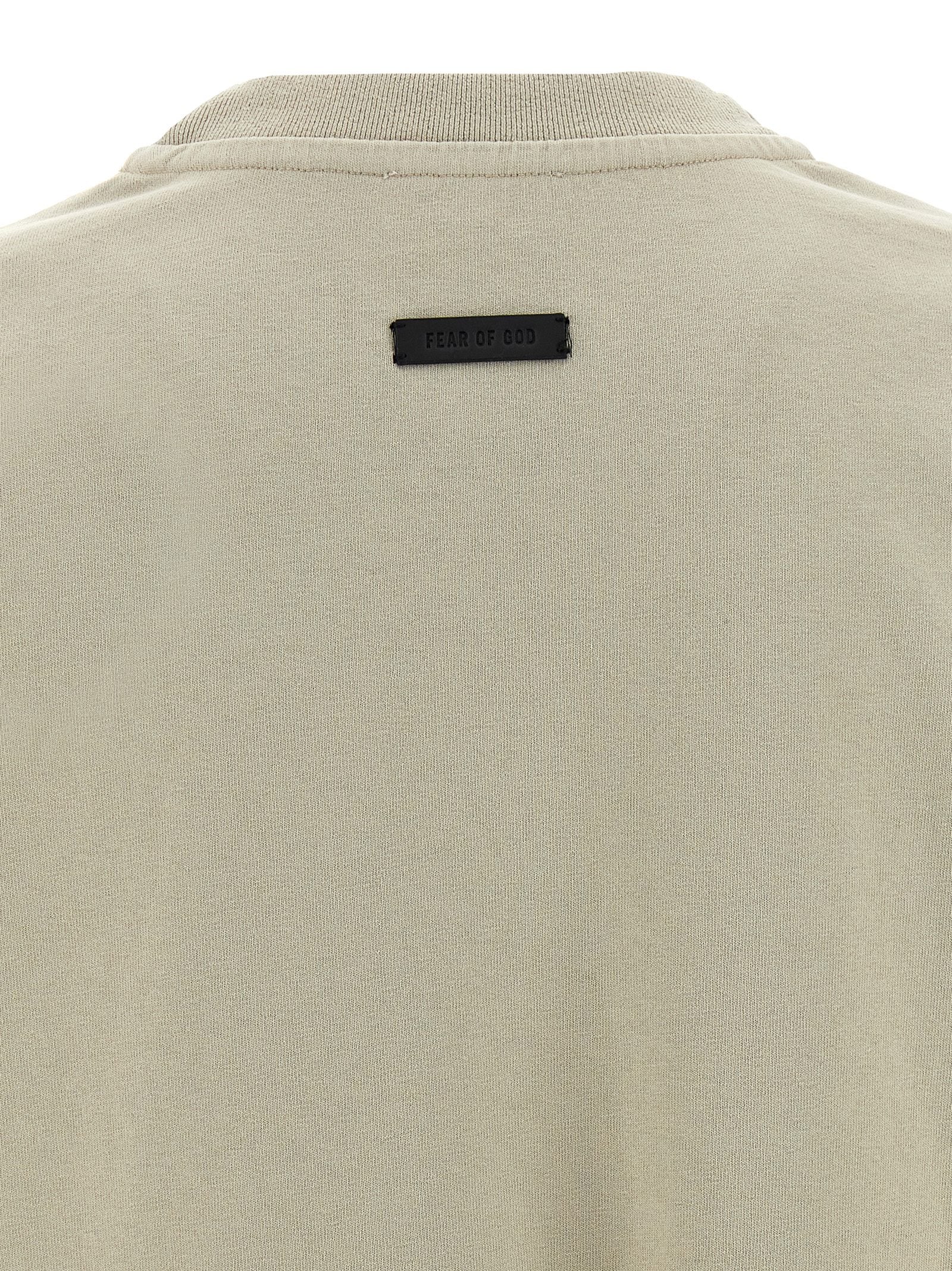 T-Shirt by Fear Of God for men in leather & cotton gray features an edgy silhouette, meticulously detailed with a sophisticated and for a truly edgy finish.