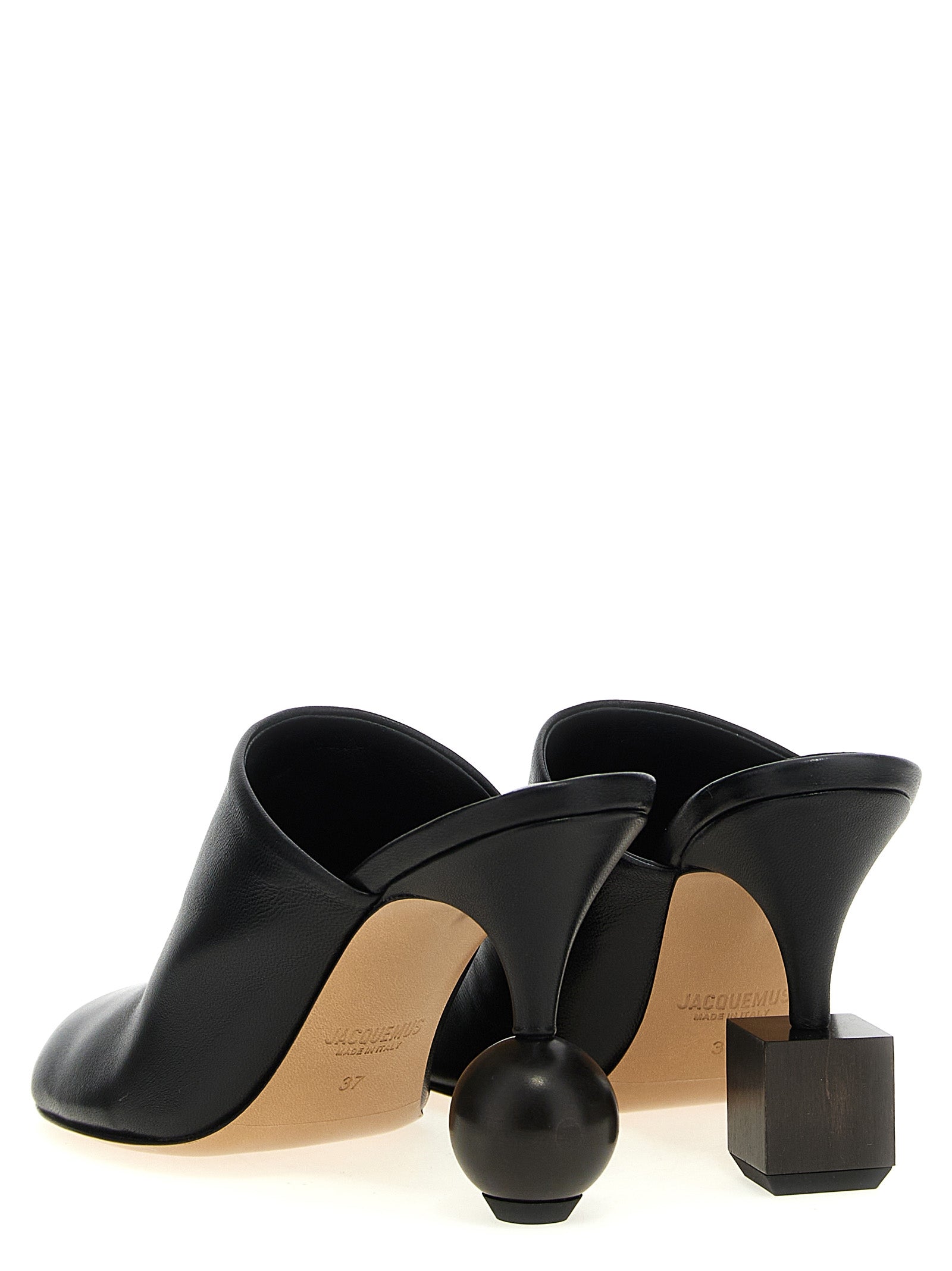 High-Heel Mules Pumps Heels by Jacquemus for women in lamb leather and black showcases a effortlessly elegant silhouette as Bisou Women's Lamb Leather High-Heel Mules Pumps Heels, featuring a effortlessly elegant high-heel and a effortlessly elegant for an elegant look.