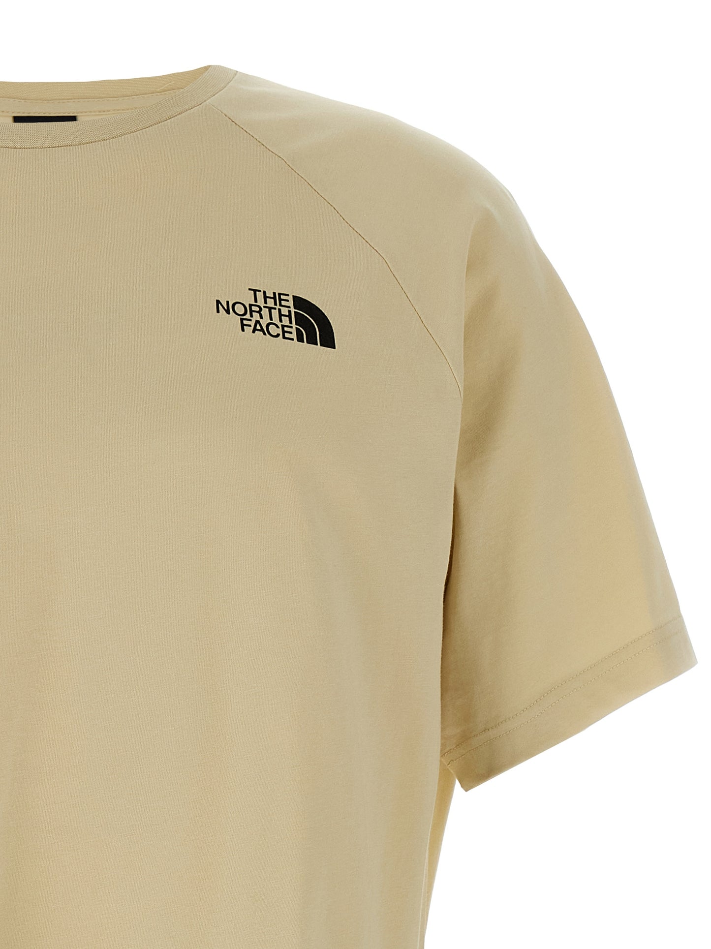 T-Shirt by The North Face for men in cotton beige & print features a plush silhouette, showcasing a sophisticated and for a truly plush finish.