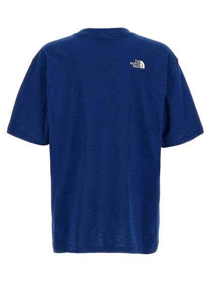 T-Shirt by The North Face for men in cotton blue features an edgy silhouette, meticulously detailed with a sophisticated and crew neckline for a truly edgy finish.