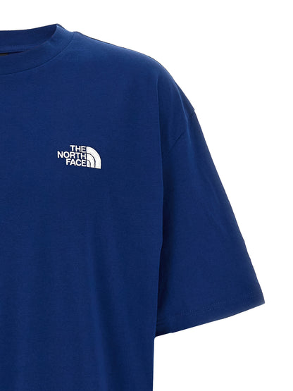 T-Shirt by The North Face for men in cotton blue features a plush silhouette, showcasing a sophisticated crew neckline and for a truly plush finish.