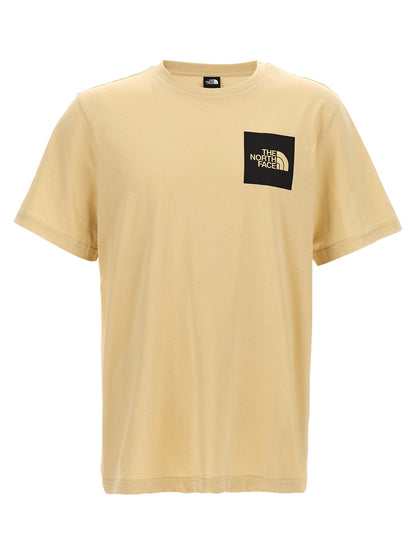 T-Shirt by The North Face for men in cotton polyester beige & print features an edgy silhouette, meticulously detailed with a sophisticated short-sleeve and crew neckline for a truly edgy finish.