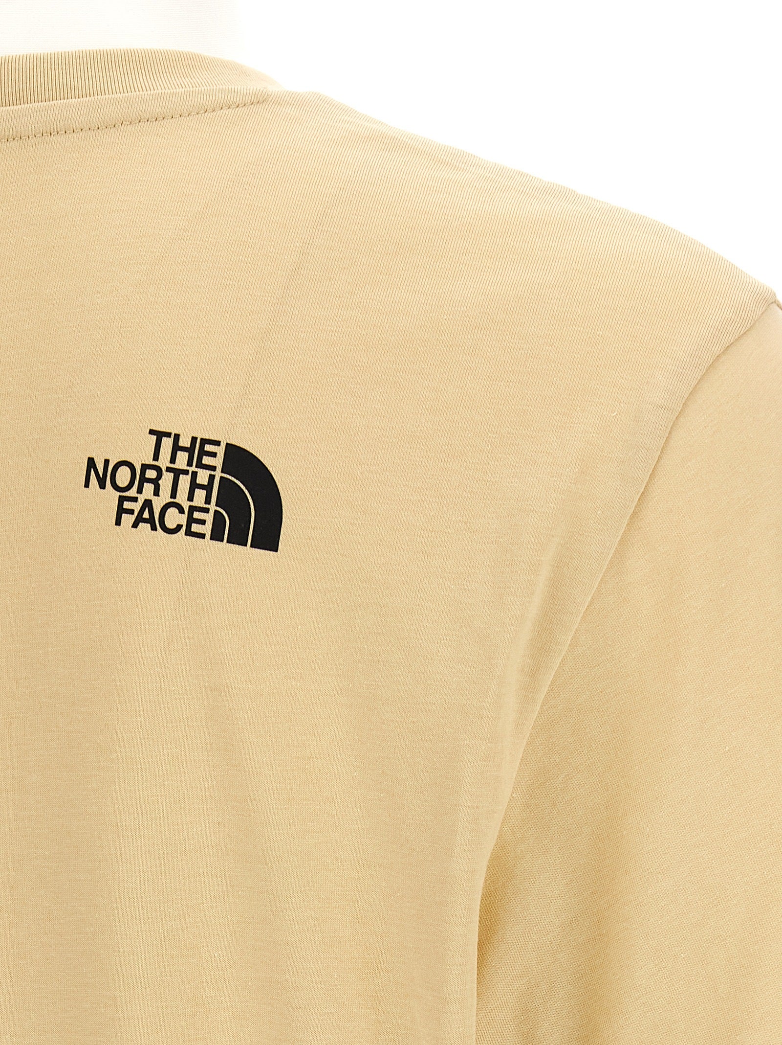 T-Shirt by The North Face for men in cotton polyester beige & print features a plush silhouette, showcasing a sophisticated and for a truly plush finish.